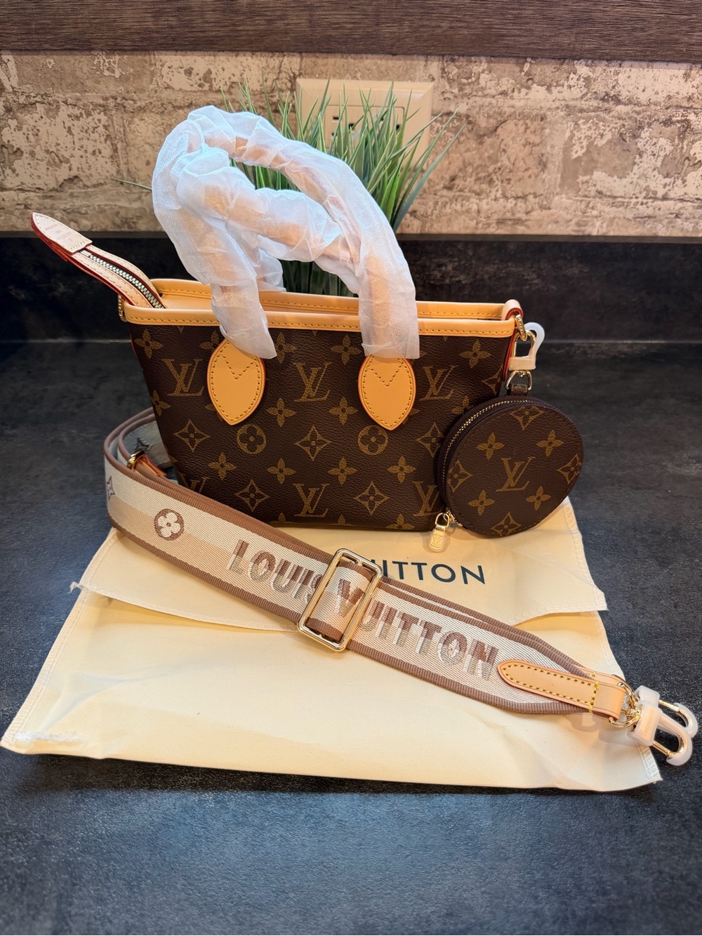 Louis Vuitton Neverfull BB